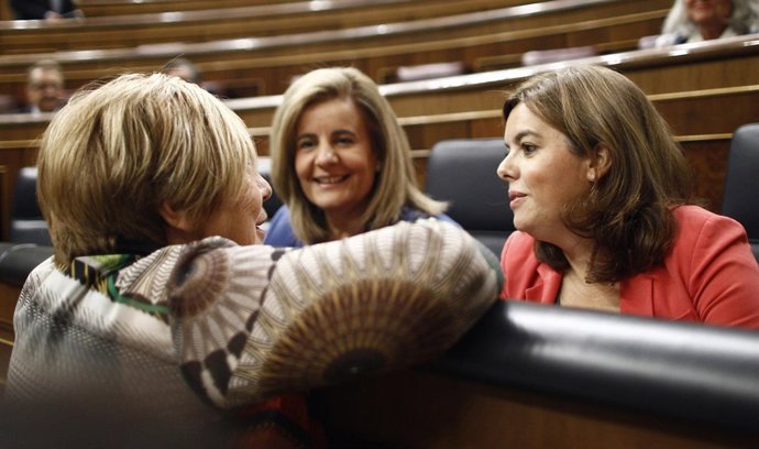 Celia Villalobos con Fátima Báñez y Soraya Sáenz de Santamaría