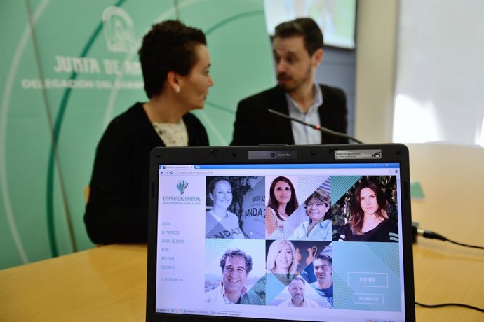 El delegado en la presentación de las herramientas de promoción.