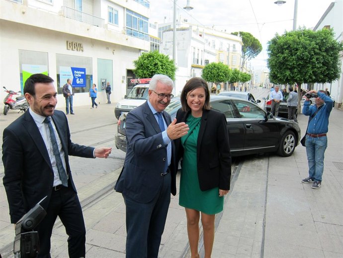 Jiménez Barrios con la alcaldesa de la San Fernando, Patricia Cavada