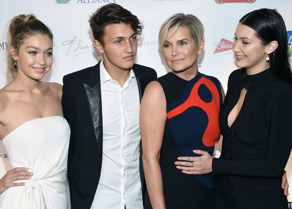 Gigi Hadid, Anwar Hadid, Yolanda Foster y Bella Hadid