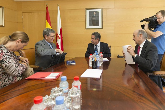 Revilla y el alcalde de Castro