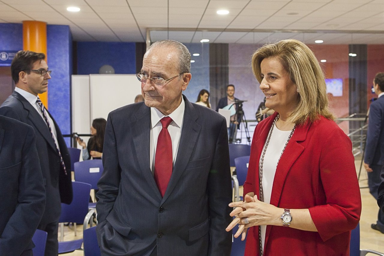 El alcalde de Málaga De la Torre y la ministra de Empleo, Fátima Báñez