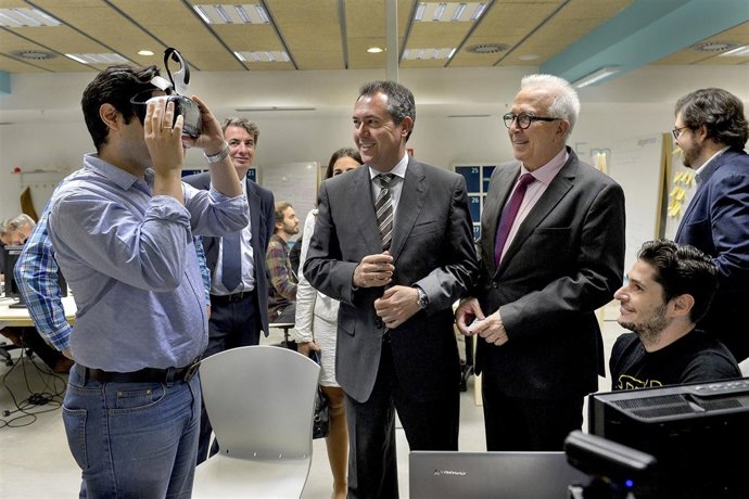 Visita al centro El Cubo.