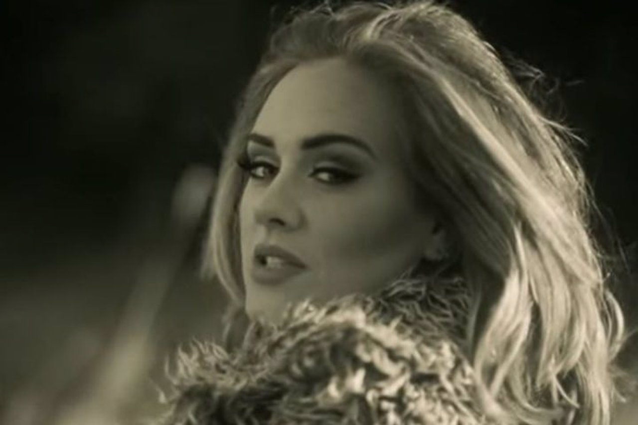 Adele bate récords con su nuevo single, Hello