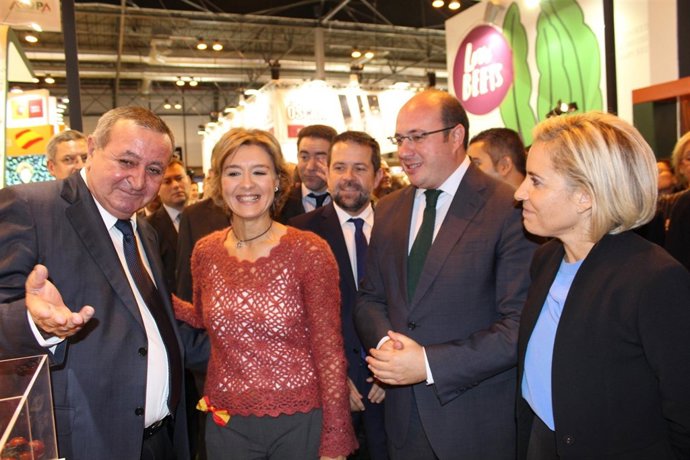 Sánchez en la inauguración Fruit Attraction junto con ministrra y consejera