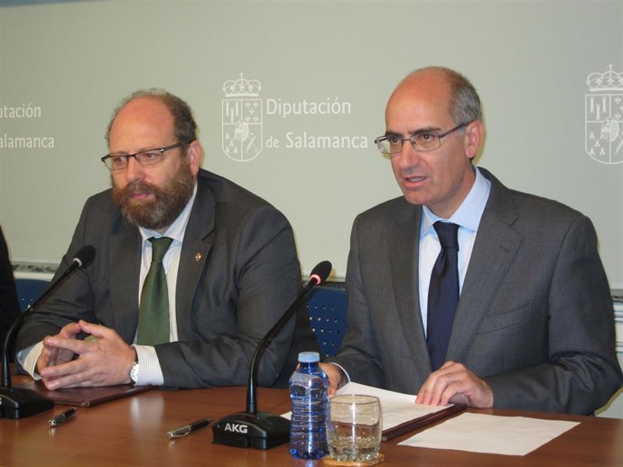 El presidente de la Diputación provincial junto al decano del Colegio de Abogado