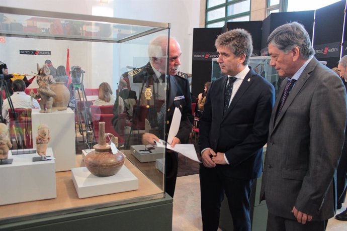 España entrega a Ecuador 49 piezas de arte precolombino