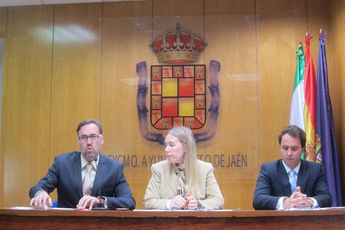 Los tres concejales del grupo de C's en el Ayuntamiento de Jaén.