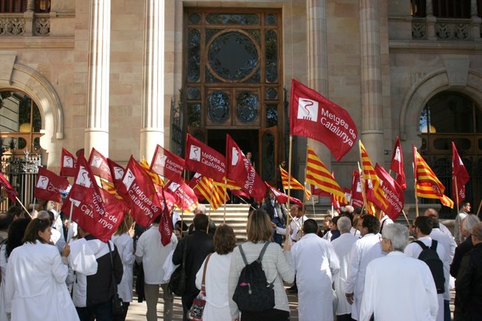 Metges de Catalunya pide al TSJC anular el convenio colectivo de la concertada
