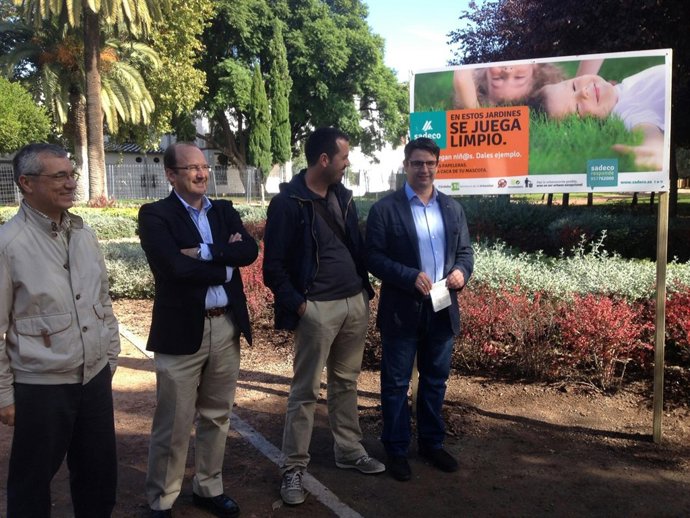 Pedro García en los jardines de Orive