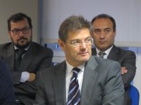 Catalá reitera que el Gobierno impugnaría el proceso catalán si la resolución del Parlamento incumple la Constitución