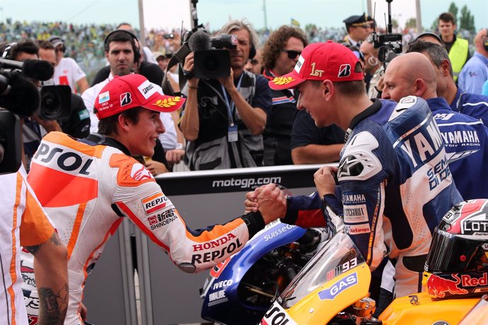 Marc Márquez felicita a Jorge Lorenzo tras su victoria en Misano