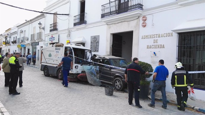 Accidente de una barredora en Osuna (Sevilla)