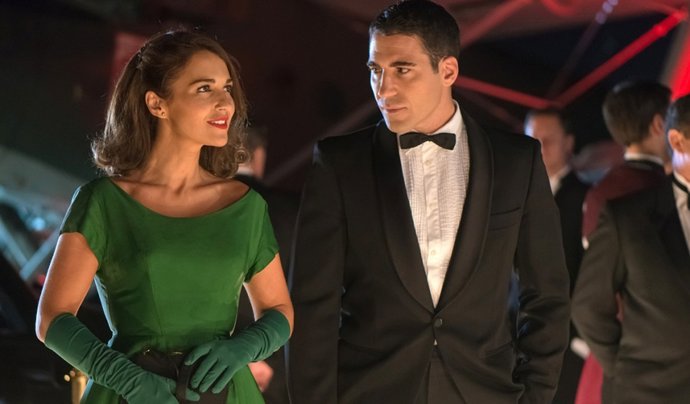 PAULA ECHEVARRÍA Y MIGUEL ANGEL SILVESTRE EN GALERÍAS VELVET