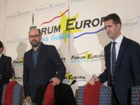 El alcalde de Santiago censura la "compra" de vuelos