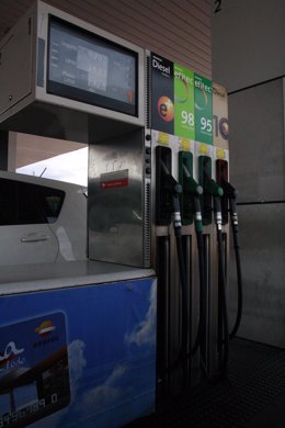 Surtidor de gasolina, repsol, gasolinera