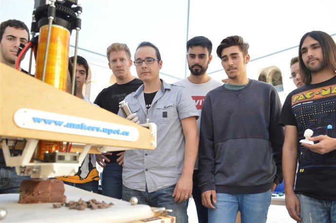 Estudiantes De Industriales Fabrican Una Impresora 3D De Chocolate
