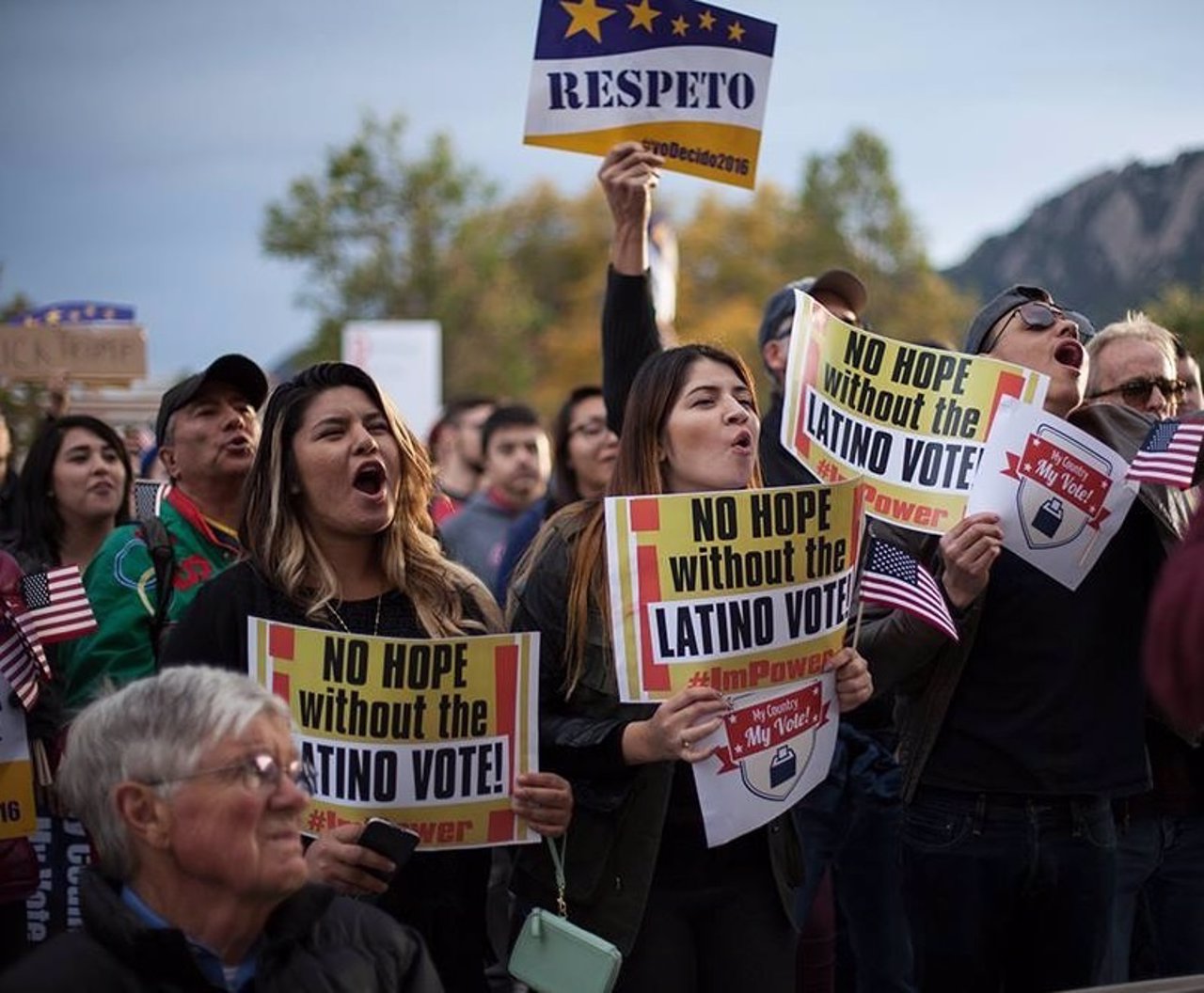 Latinos se manifiestan en debate republicano