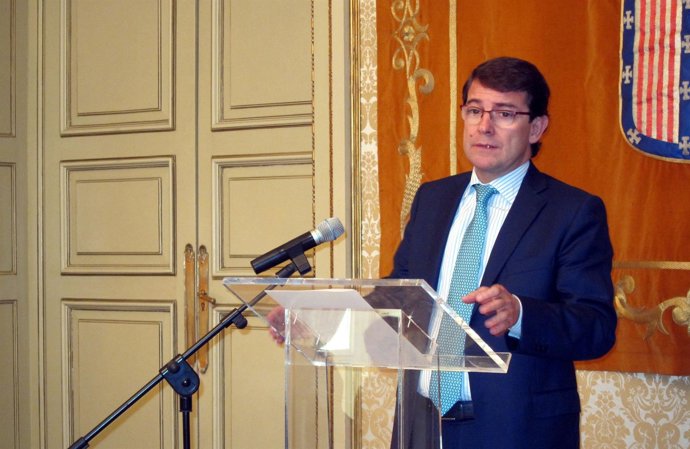 Mañueco avanza las líneas de trabajo sobre el presupuesto.