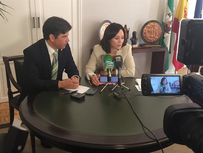 Llamas y Crespín en el Ayuntamiento de Montilla