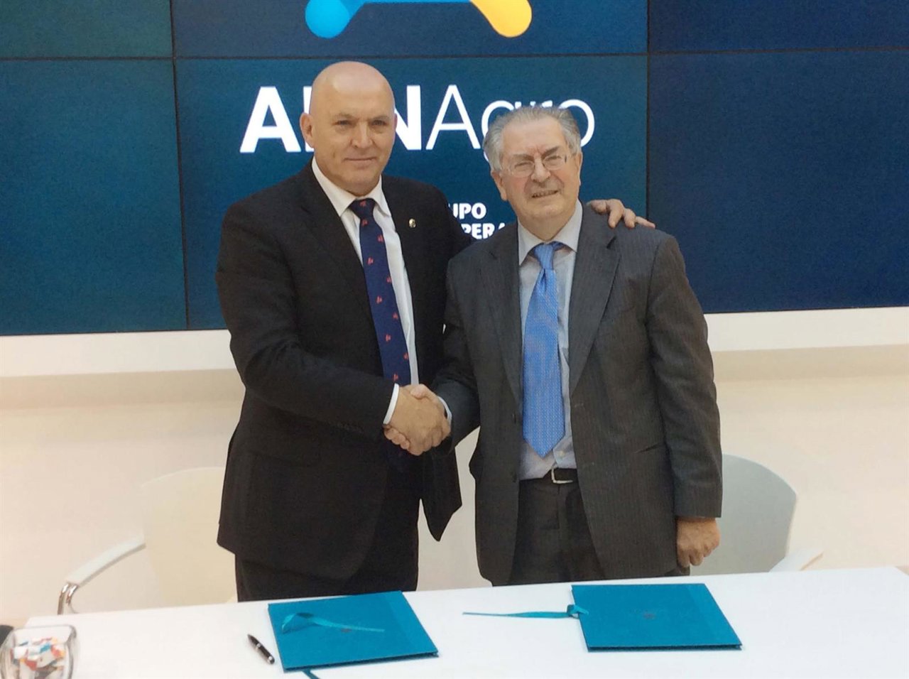 El director de Cajamar, José Luis Heredia, y presidente de APTE, Felipe Romera