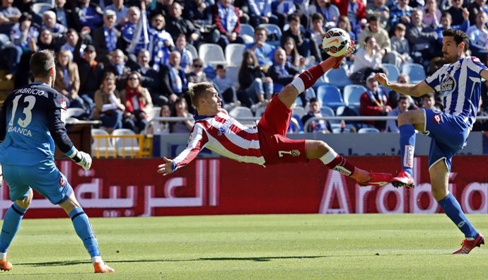 Griezmann anota en la victoria del Atlético ante el Deportivo del año pasado