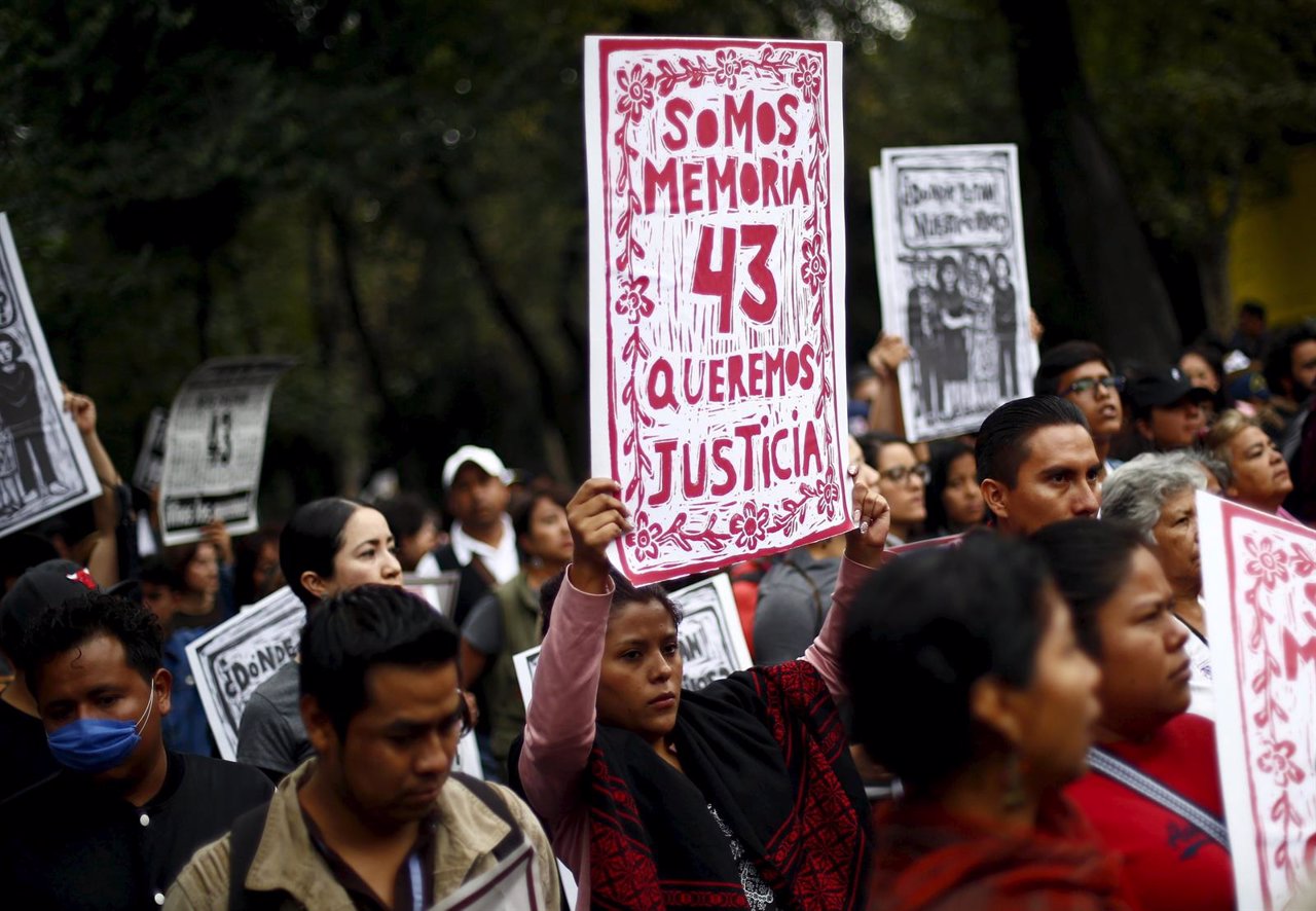 Manifestación primer aniversario desaparición Ayotzinapa