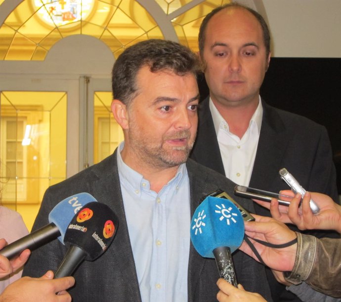 Maíllo atiende a los medios en la Diputación Provincial de Almería