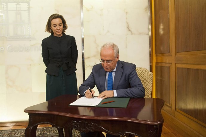 Ceniceros firma en presencia de Gamarra el Convenio de Capitalidad