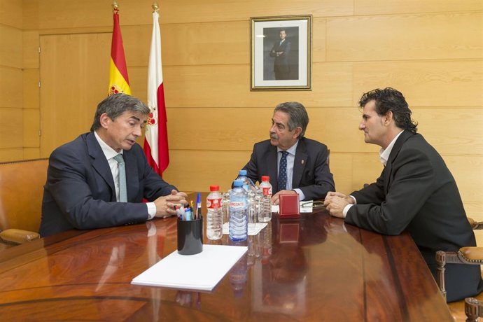 Revilla con director Hospital Santa Clotilde