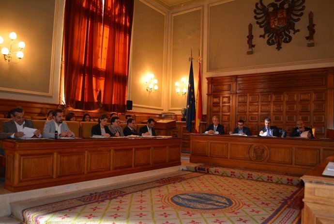 Pleno extraordinario en la Diputación de Toledo