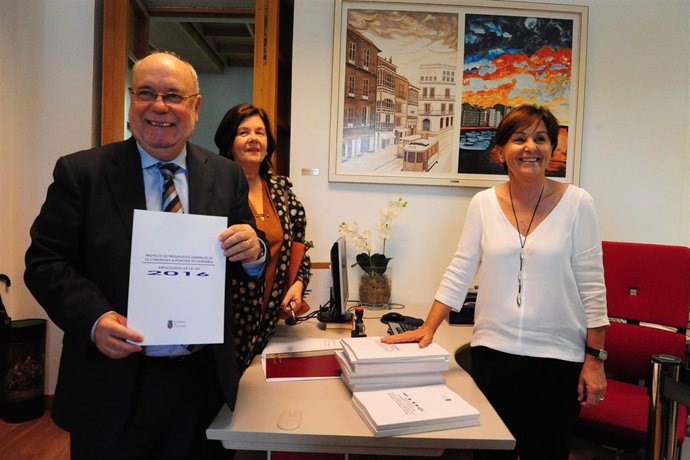 Sota registra los prespuetos de 2016 en el Parlamento