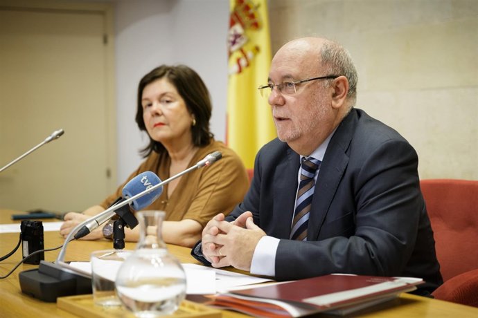 El consejero de Economía y Hacienda en la presentación de los presupuestos