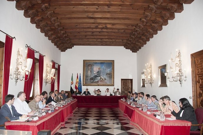 Pleno de la Diputación de Cáceres