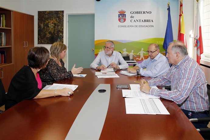 Ruiz con el AMPA del IES Zapatón 