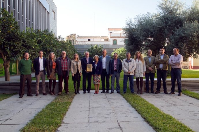 El presidente de la Diputación de Sevilla felicita al Cross Itálica