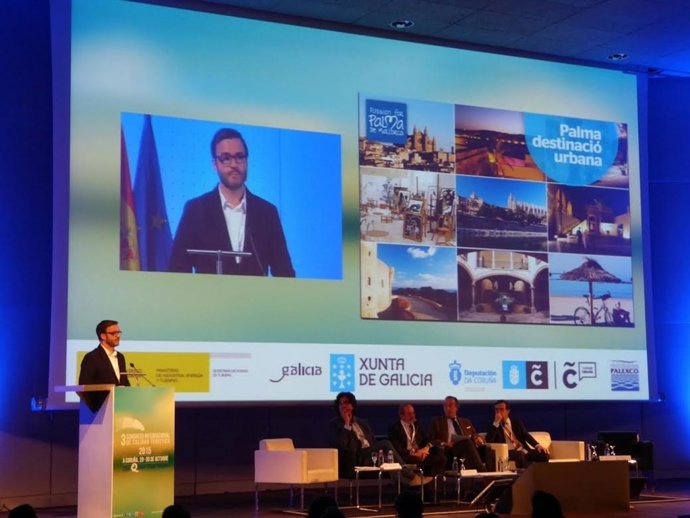 El alcalde de Palma, José Hila, en un Congreso sobre turismo en A Coruña