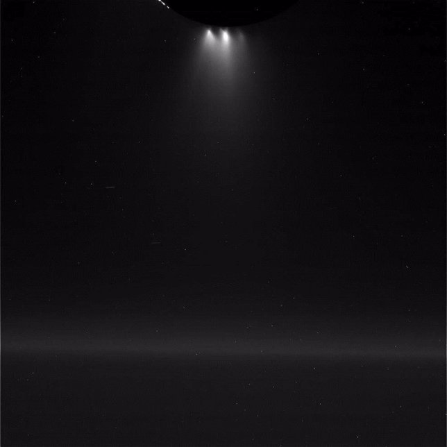 Cassini se interna en el penacho de aerosol de Encelado