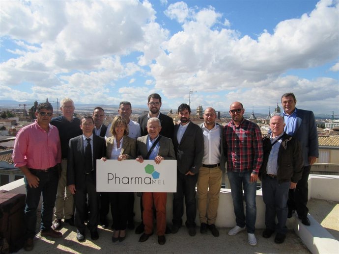 Momento tras la firma de colaboración.