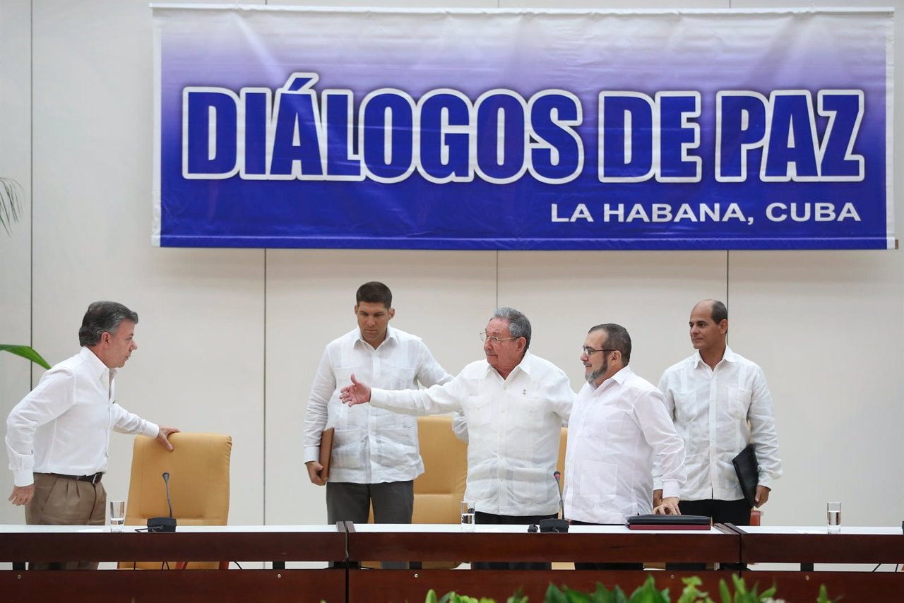 Santos, Castro y 'Timochenko', en La Habana