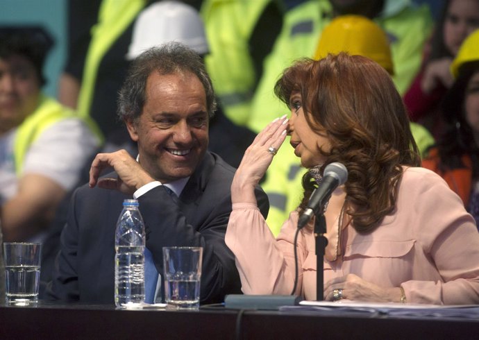 El candidato del Frente Para la Victoria, Daniel Scioli, y Cristina Fernández