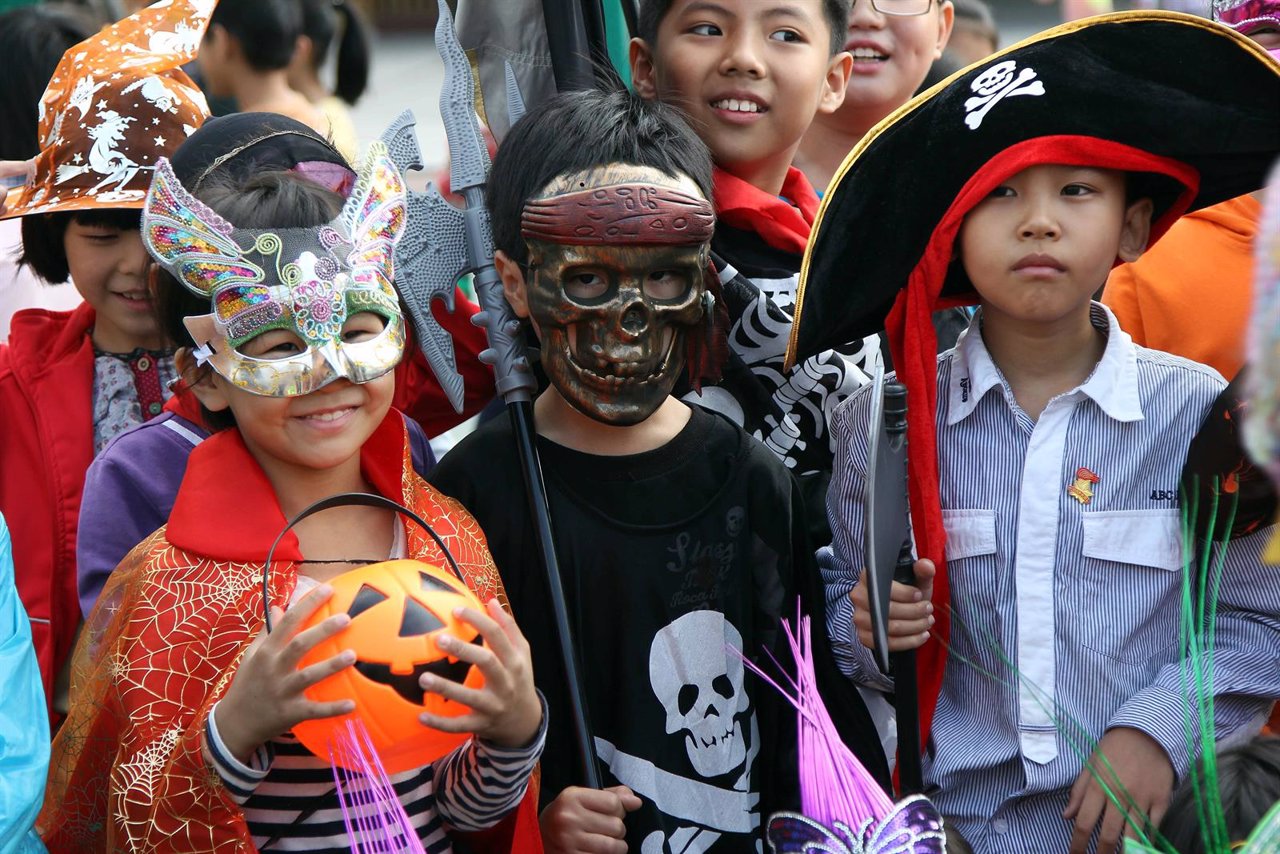 Niños en Halloween, Truco o trato