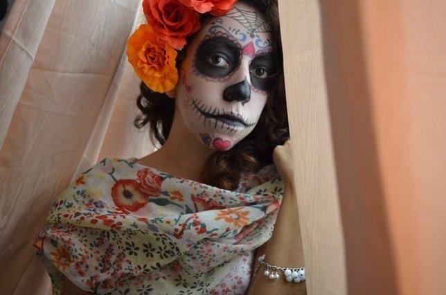 Maquillaje de Halloween y catrinas mexicanas para la fiesta del terror