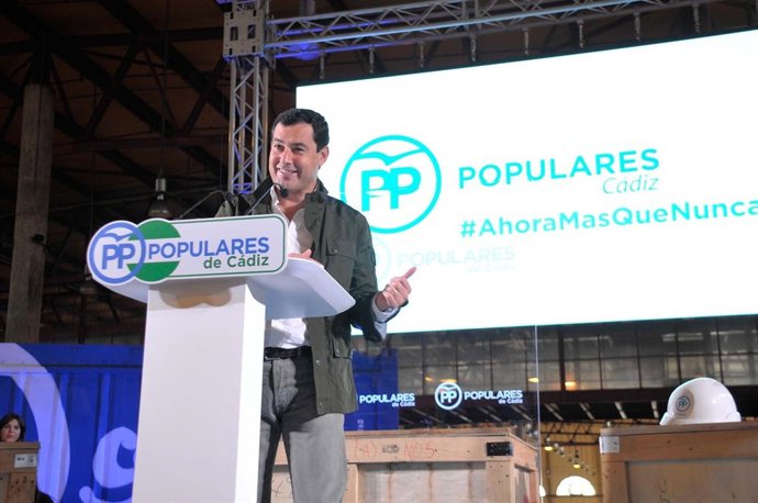 Juanma Moreno en un acto en Cádiz