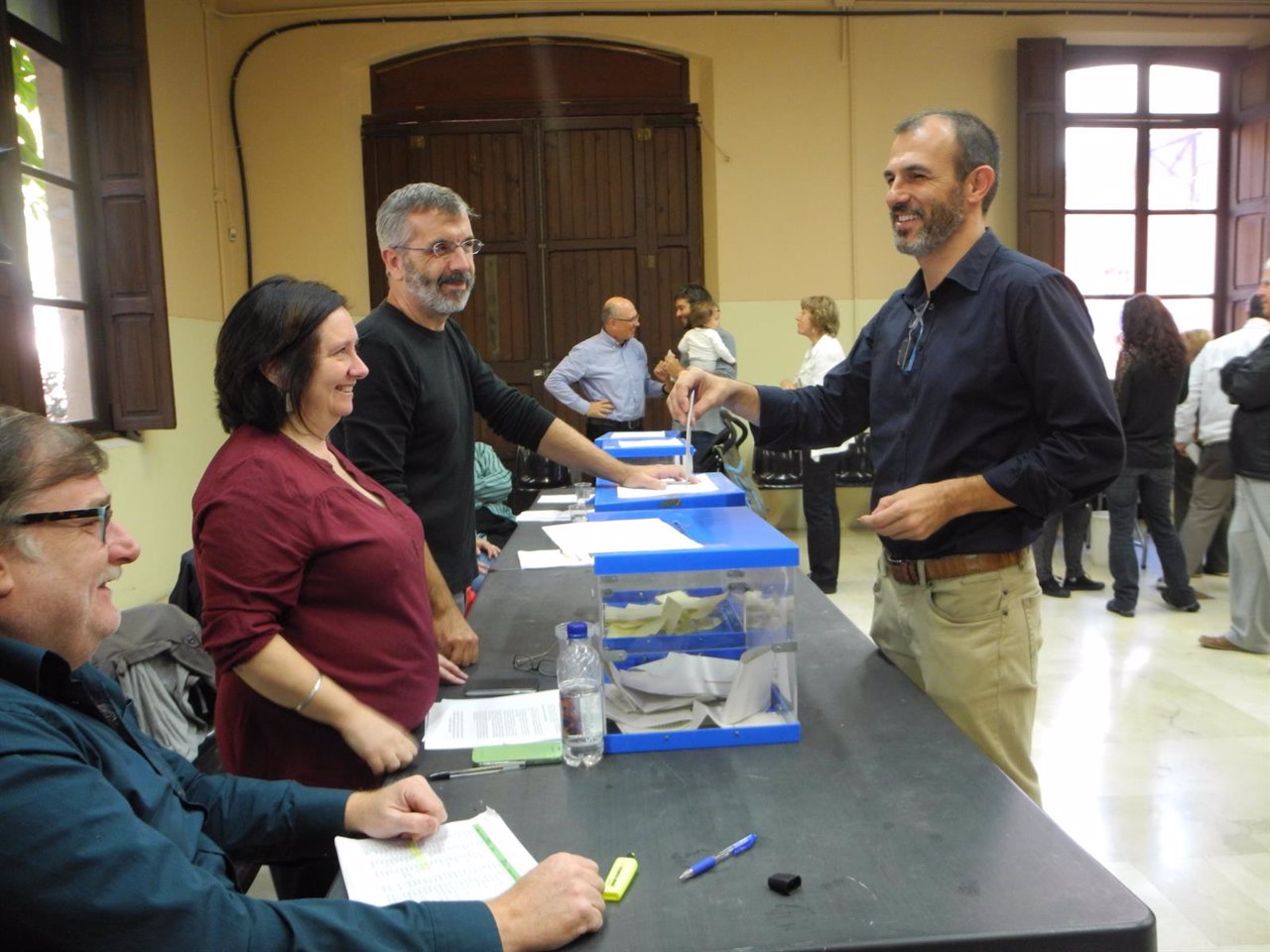 Biel Barceló vota en las primarias de MÉS para el 20D