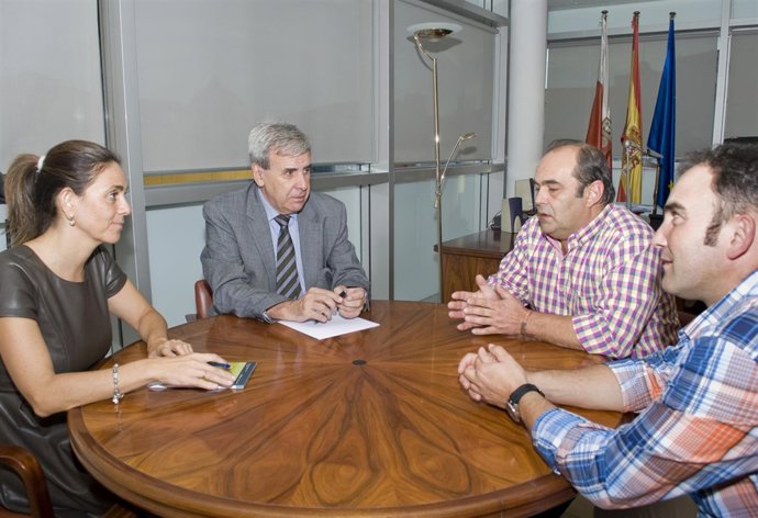 Presidencia con alcalde de Camaleño 