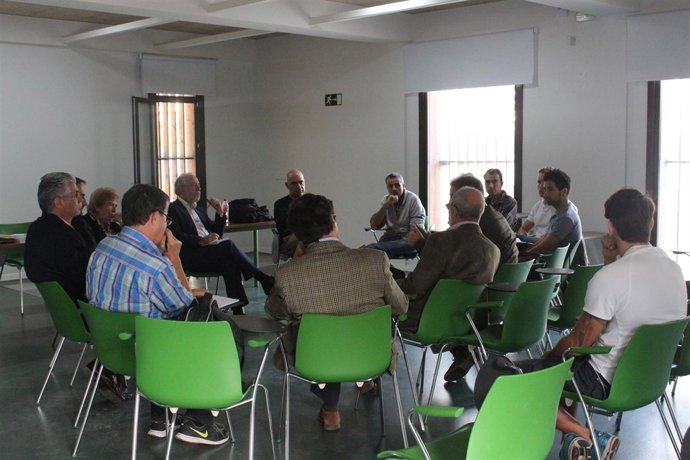 Encuentro para abordar problemas del Jardín Americano de Sevilla