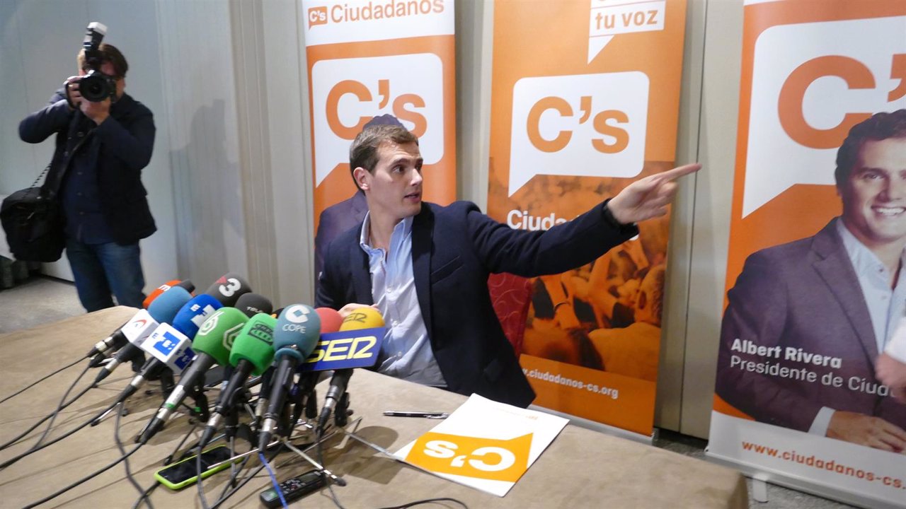 Albert Rivera, durante su encuentro con los medios en Ávila.