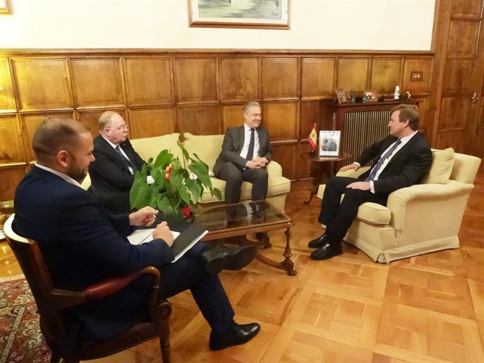 Recepción Bretón a embajador del Reino Unido