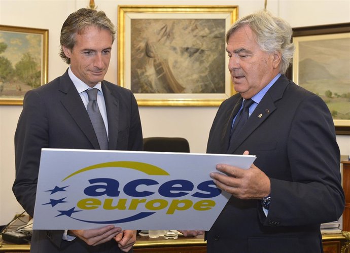 El alcalde recibe la distinción 